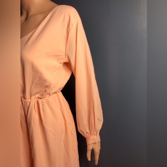 Peachy-orange long gown with V-neckline and A-line silhouette (0088) - Picture 5 of 8